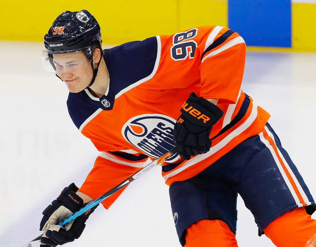 Edmonton Oilers Puljujarvi is Outplaying Yamamoto and Here’s How Plus